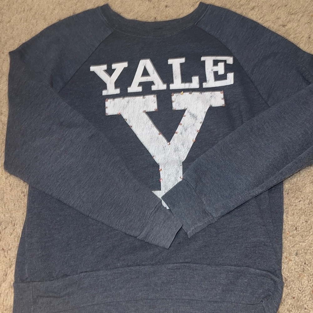 yale sweatshirt size small womens